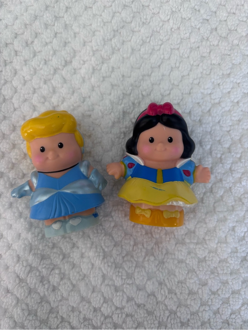 Fisher-Price Little People Disney Princesses Cinderella and Snow White.